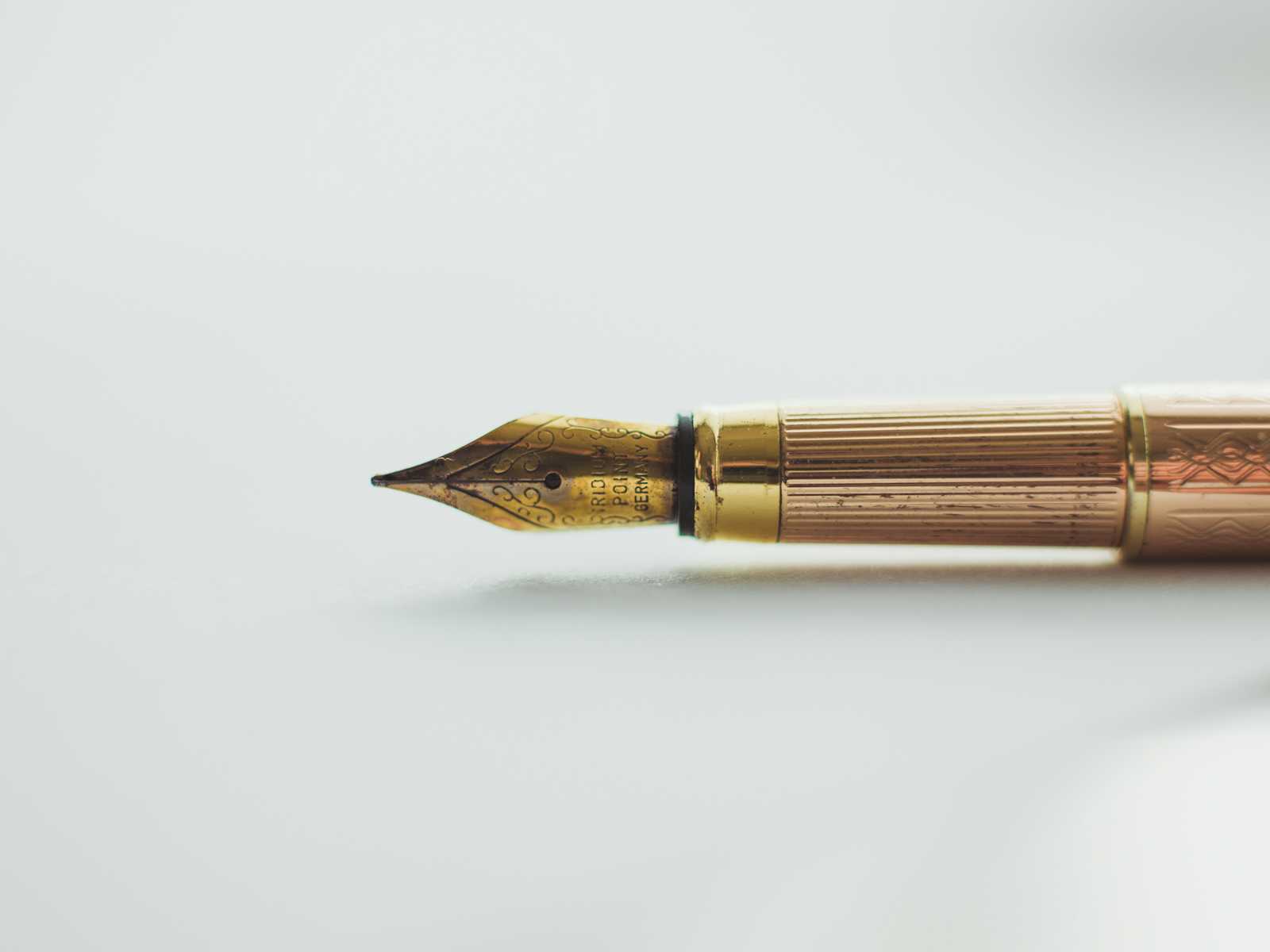 How to Make AI Writing Sound Human: A Comprehensive Guide