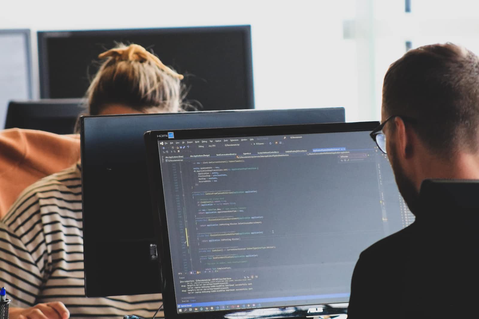 La inteligencia artificial podría dejar obsoletos a los programadores humanos en cinco años, dice el CEO de Stability AI
