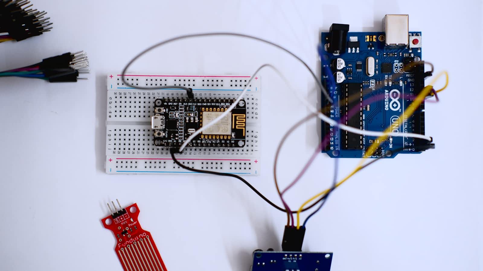 Building a Web-Controlled Lamp with ESP32 (MCU support Wifi)