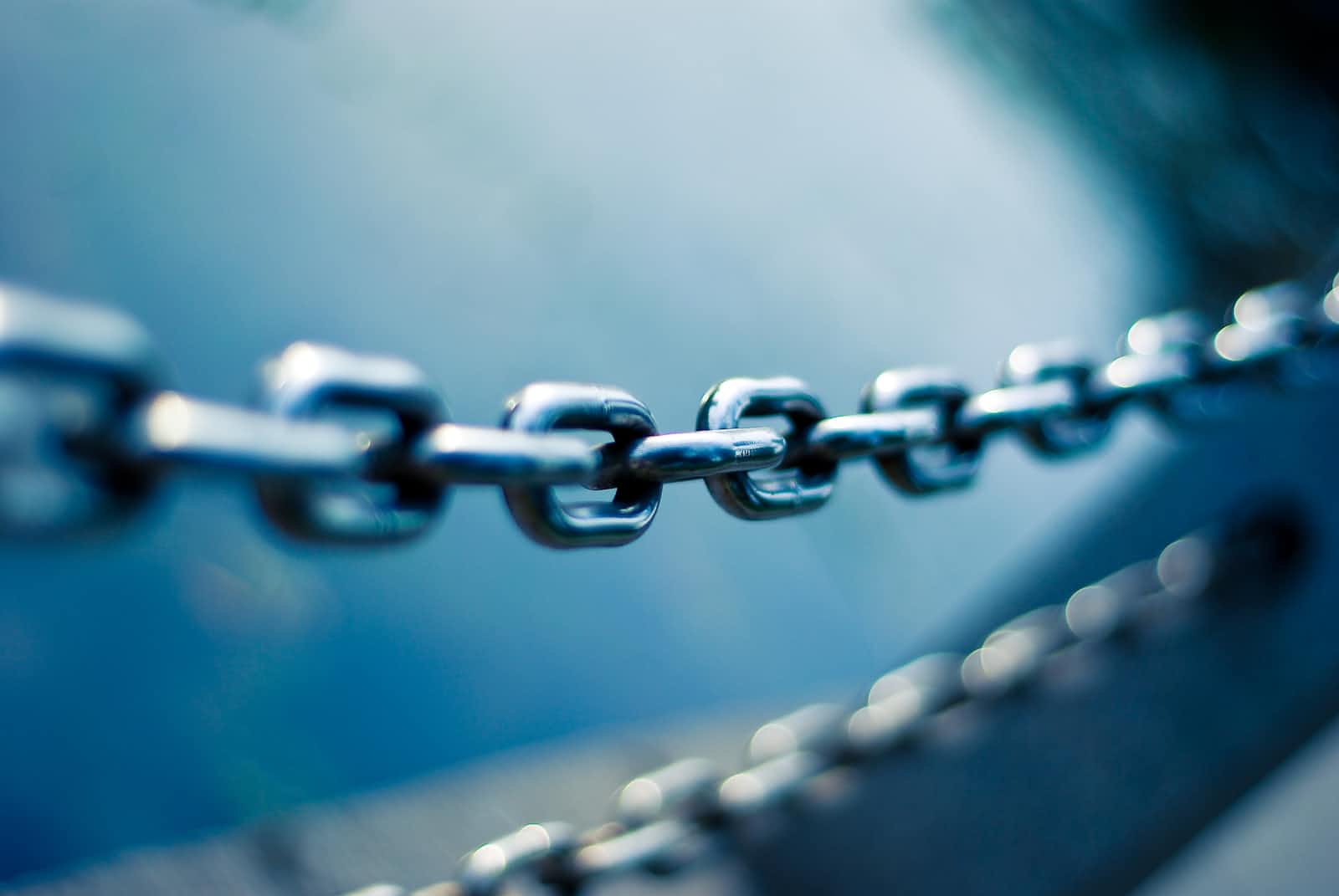 Unleashing the Power of Linked Lists: A Comprehensive Guide with Practical Examples in Python and Golang