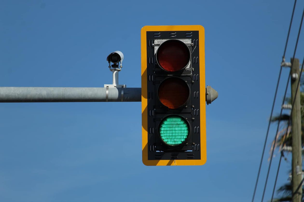 Exploring the Graph-Theoretical Model for Traffic Light Scheduling