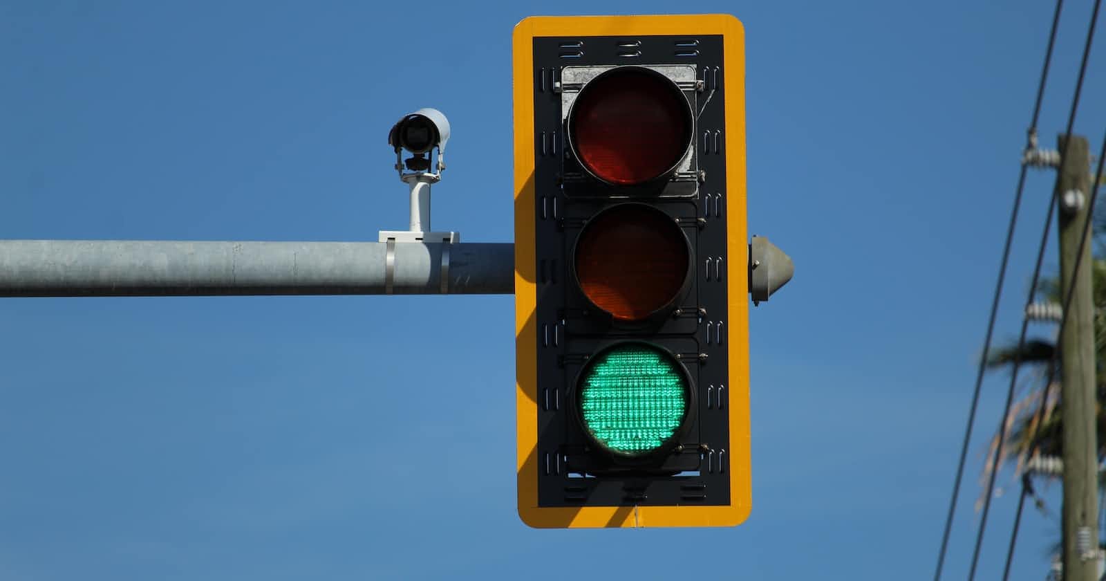 Exploring the Graph-Theoretical Model for Traffic Light Scheduling