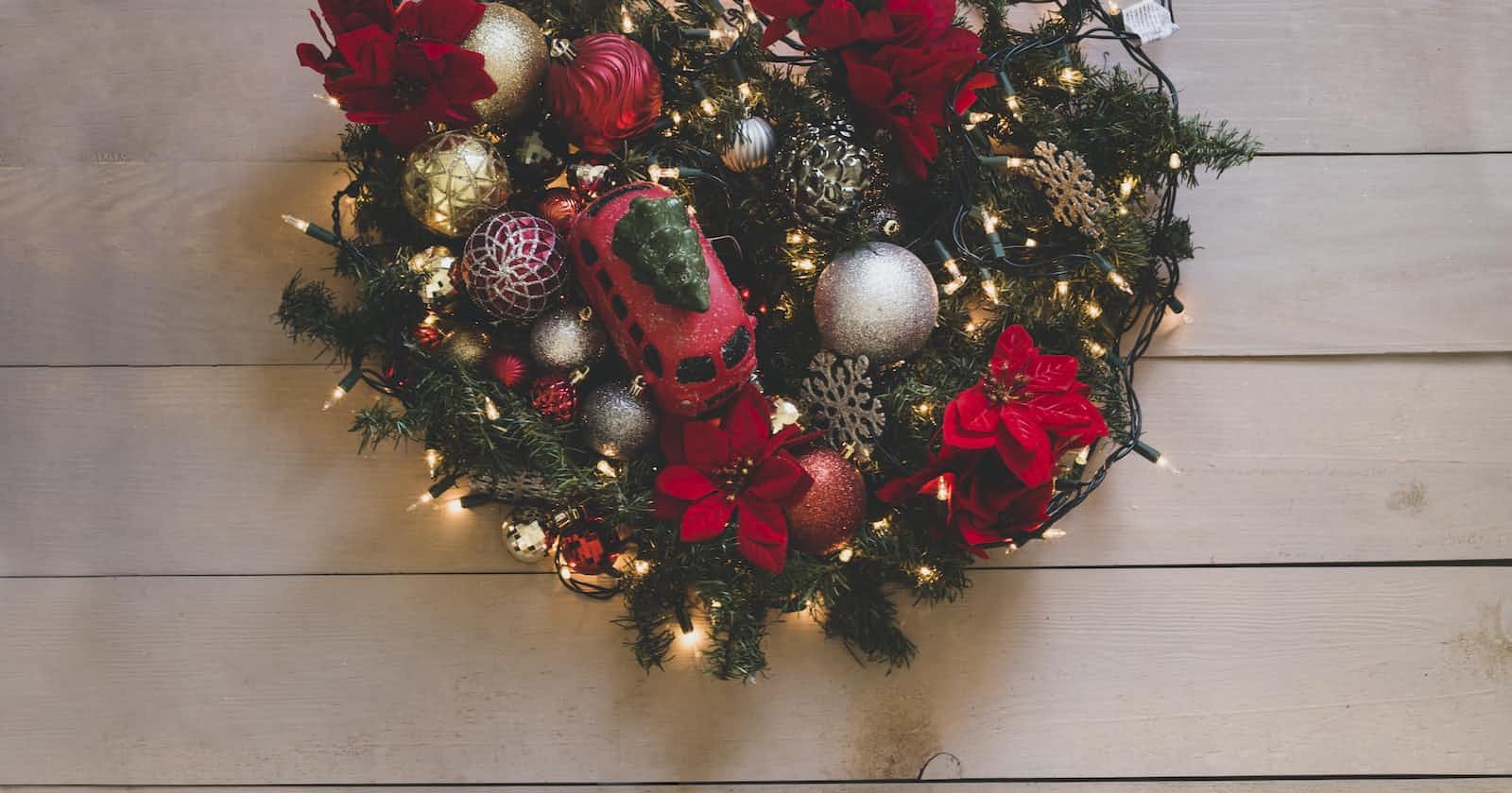 How to Sell Christmas Wreath on Social Media [Beginners Guide]