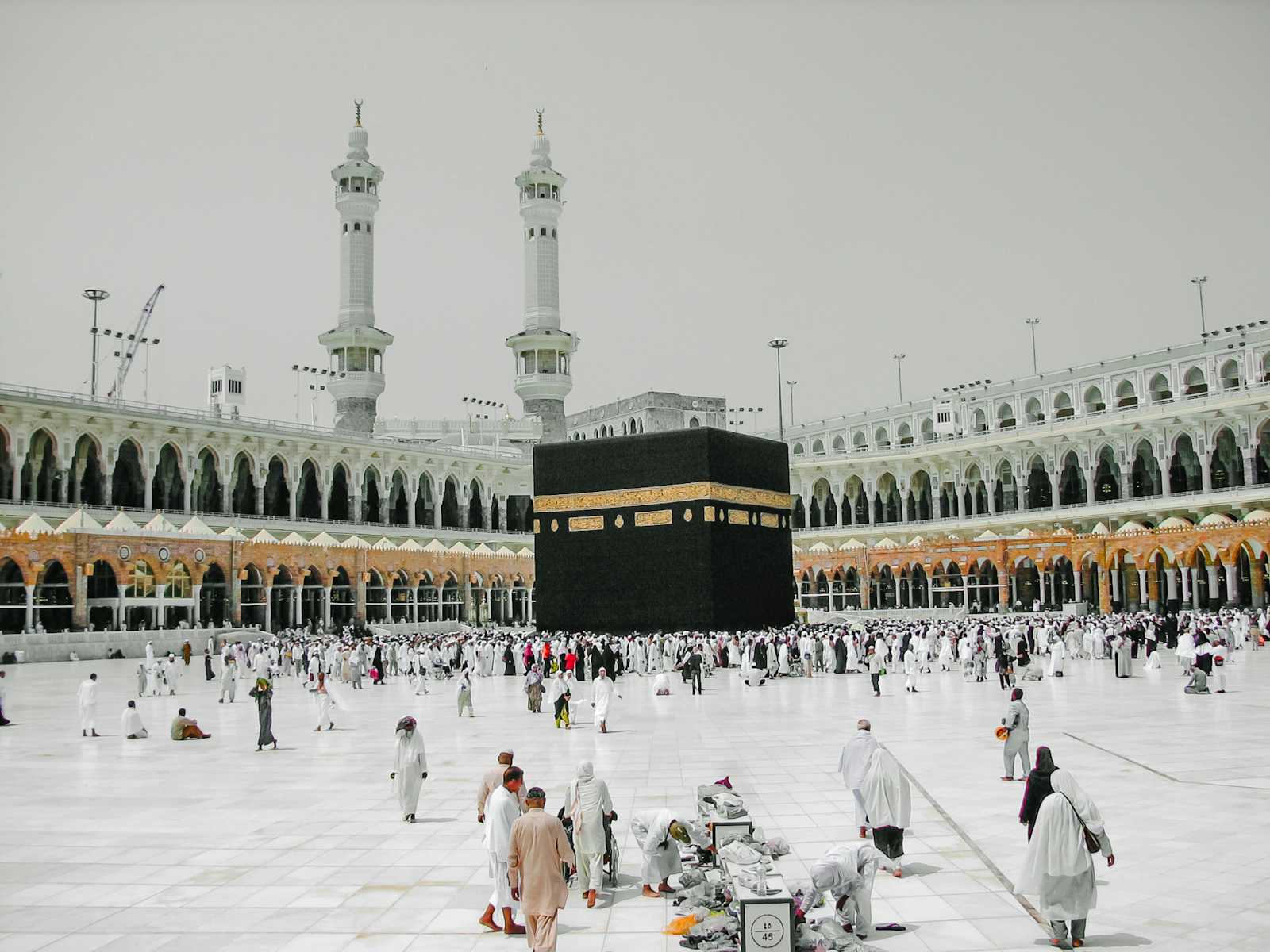 Reliable Umrah Services from Pakistan for Families and Groups