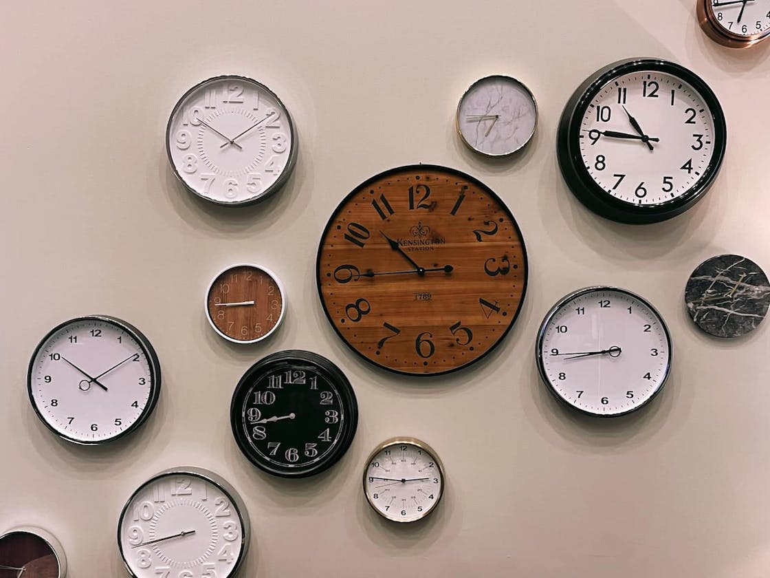 Strong Consistency On Asynchronous Read Replica Databases With Accurate Clock
