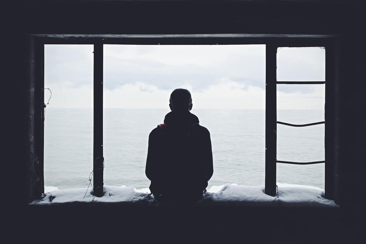 Embracing Solitude: How to Navigate the Fine Line Between the Loneliness Experience and the Journey of Self-Discovery