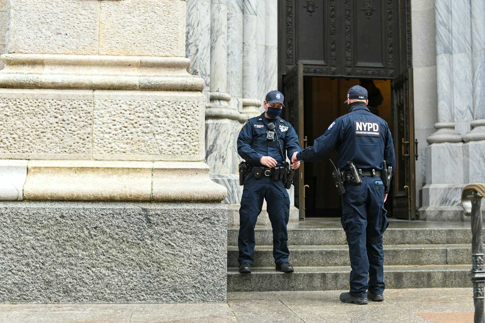 Security Guard Services: Professional Protection for Safe and Secure Environments