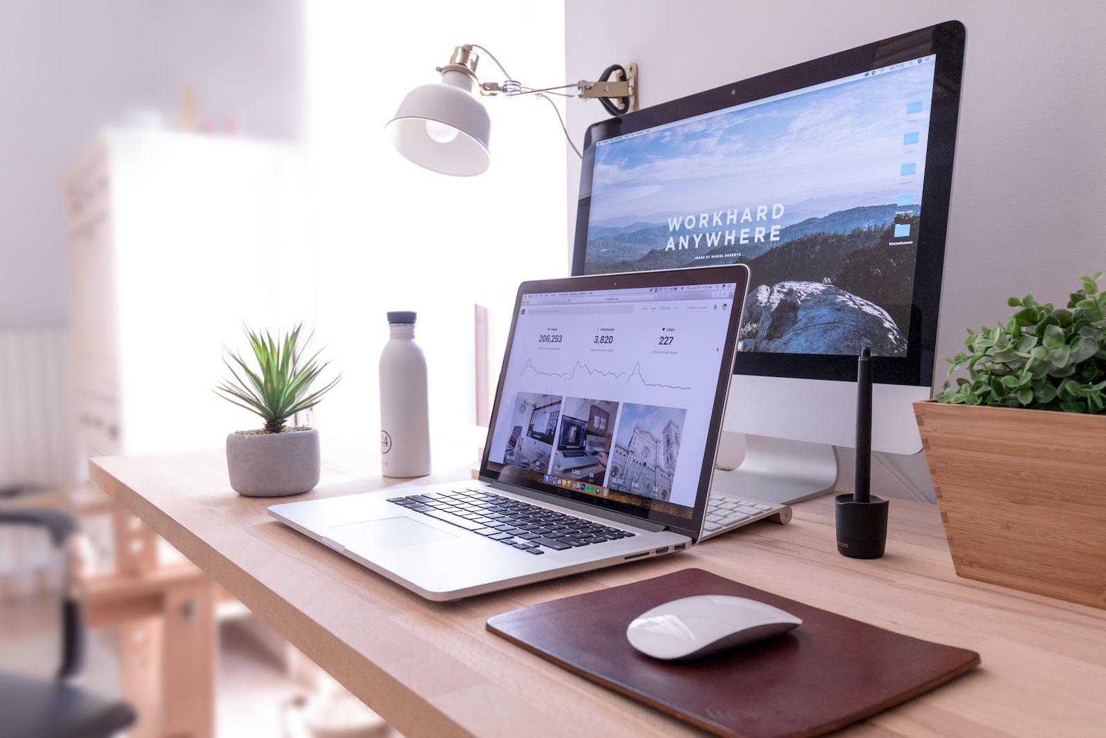 Boosting Productivity with a Cutting-Edge DevOps and Cloud Engineer Desk Setup!