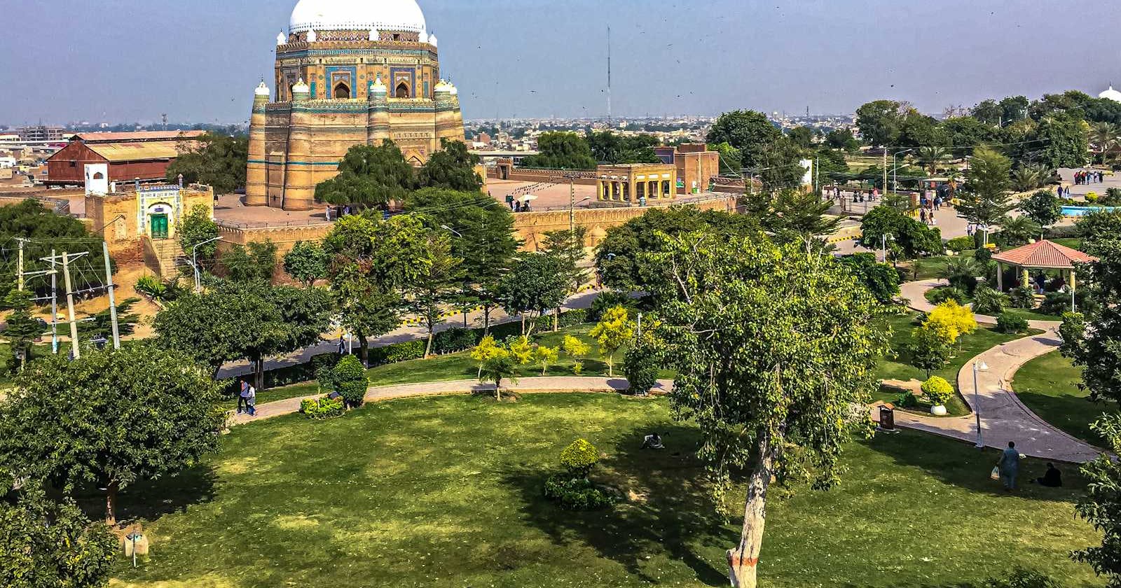 Multan: Unveiling the City's Hidden Gems & Top Hotels with Ticket Planet! ✨🇵🇰