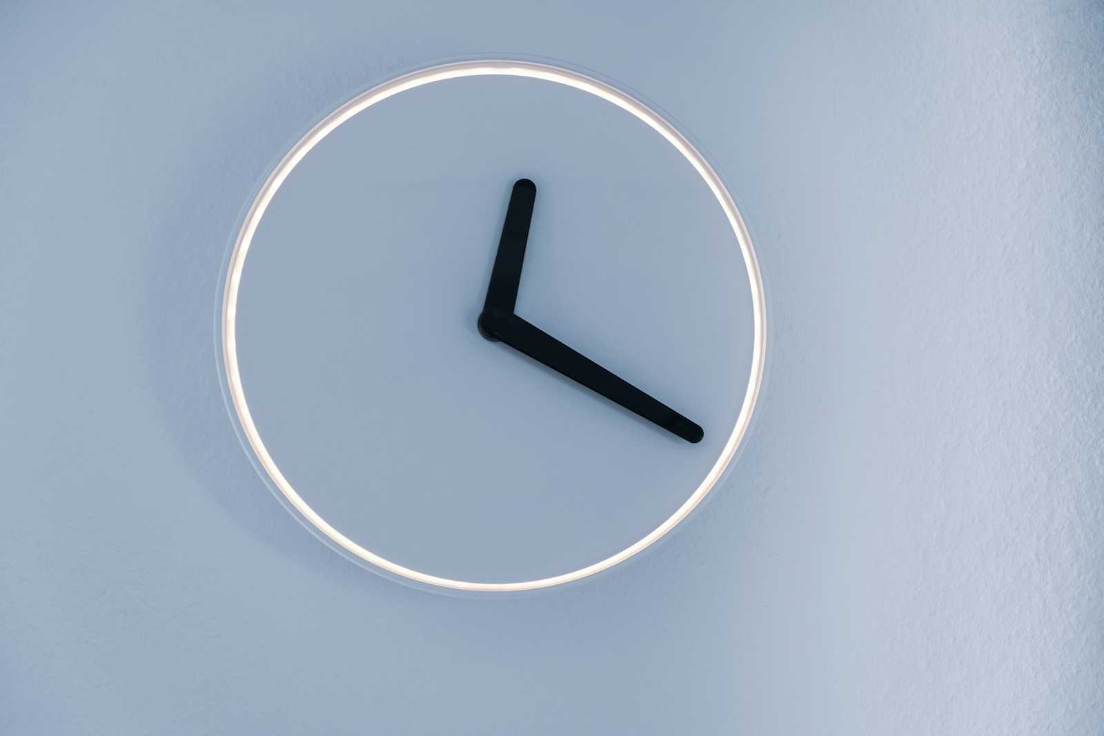 Creating a Beautiful CSS Analog Clock with JavaScript