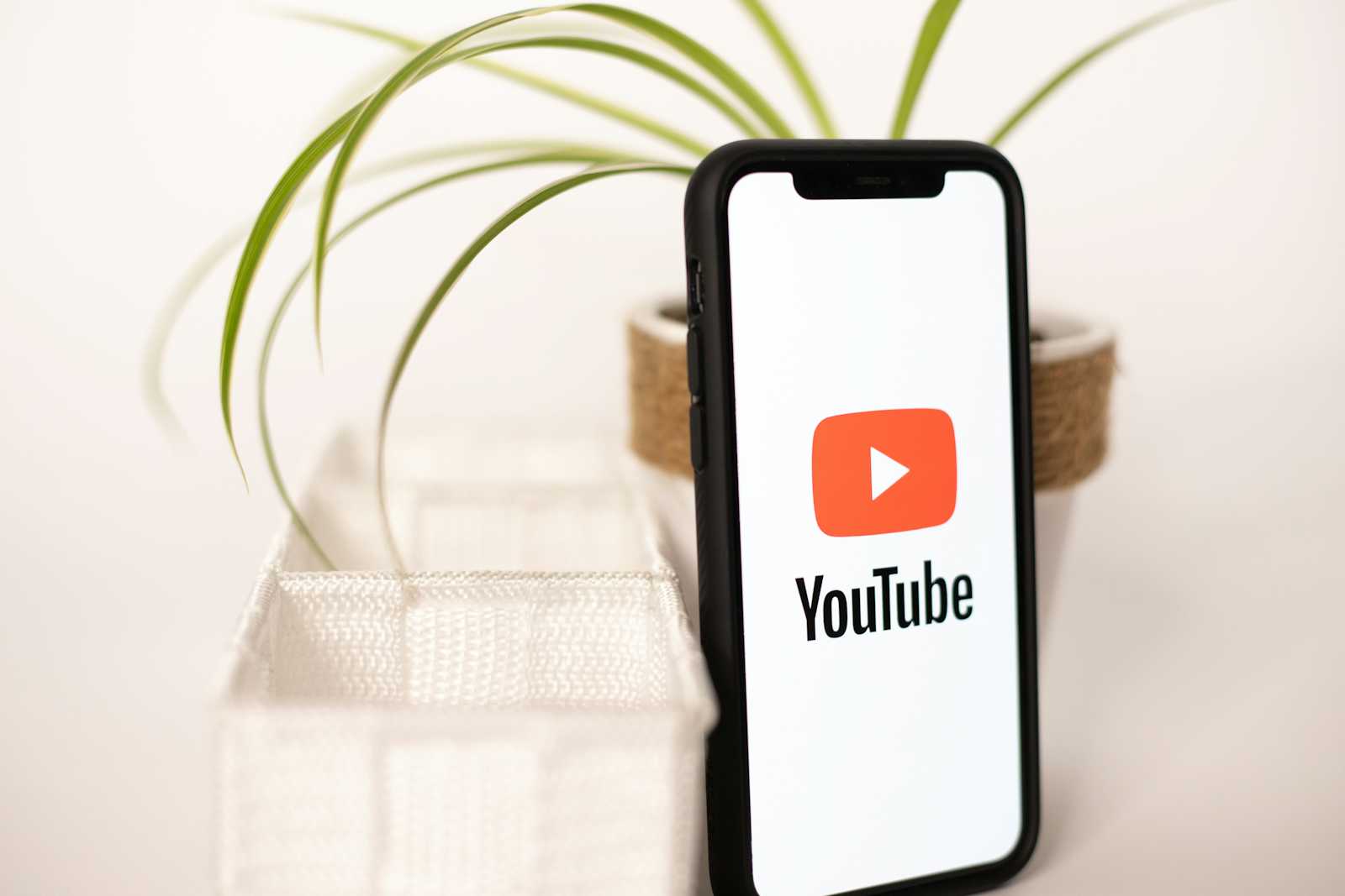 YouTube Expands Shopify Partnership to Compete with TikTok Shop