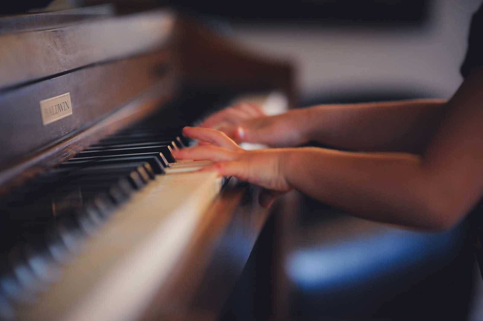 How to Play a Chord Progression on Piano