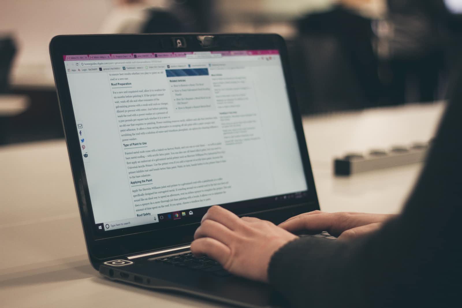 What is open source software and how do I find open source projects?