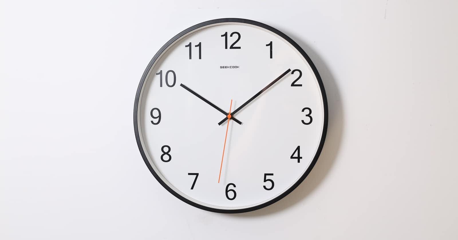 🧑🏻‍🦱 -> Why does a clock rotate in the clockwise direction?