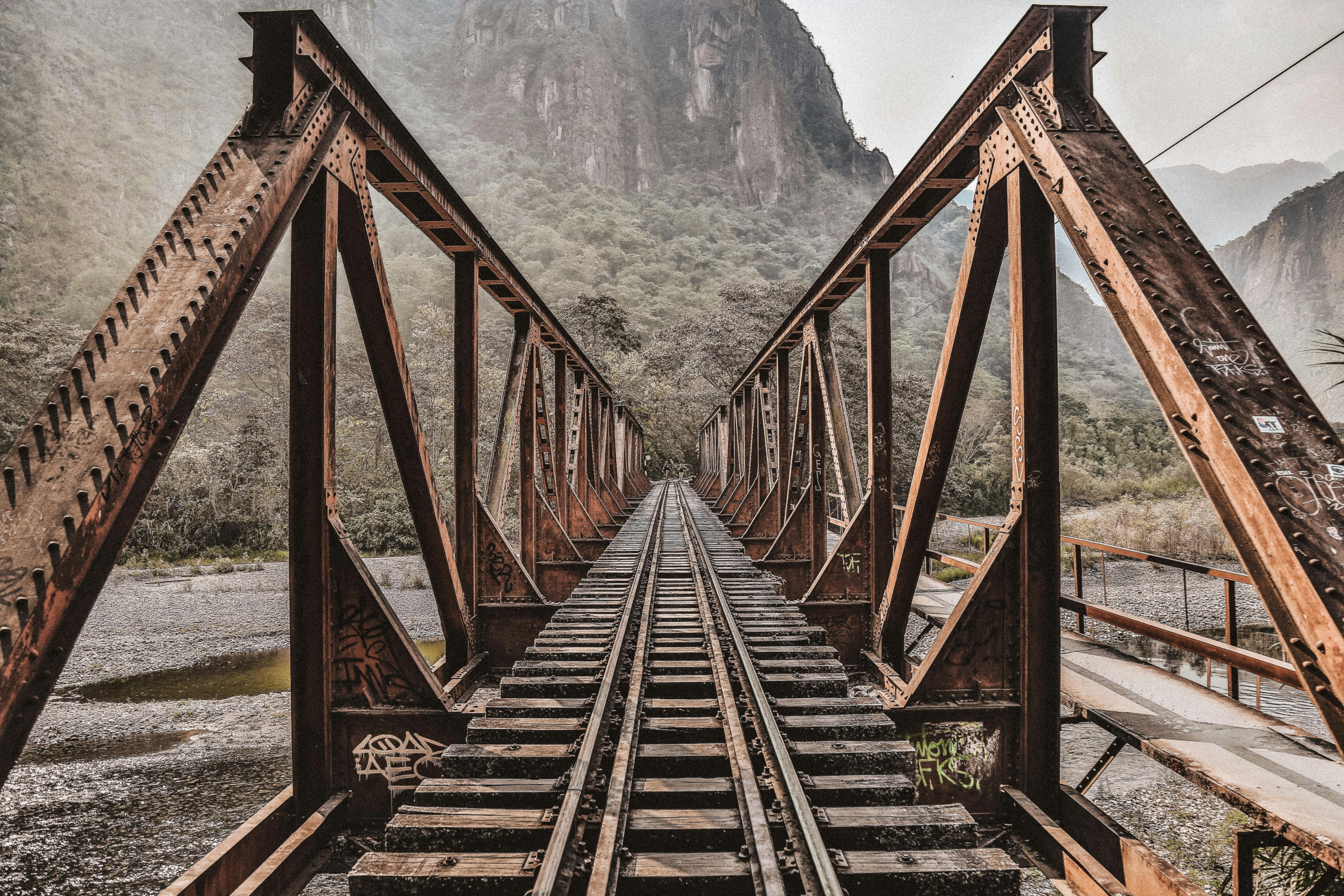 rusty-rails.jpg