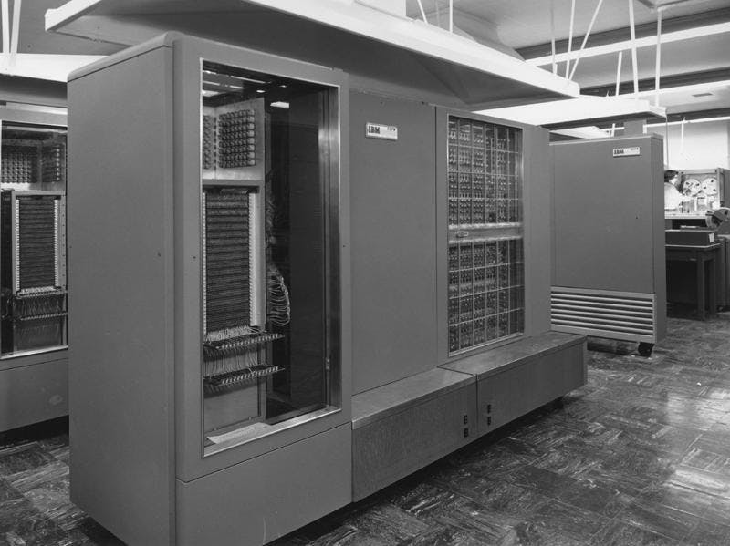 Mainframe IBM 704