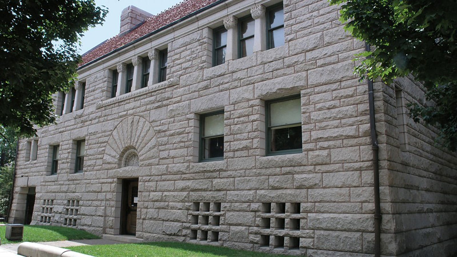 Masonry-facade-Glessner-House-Chicago.jpg