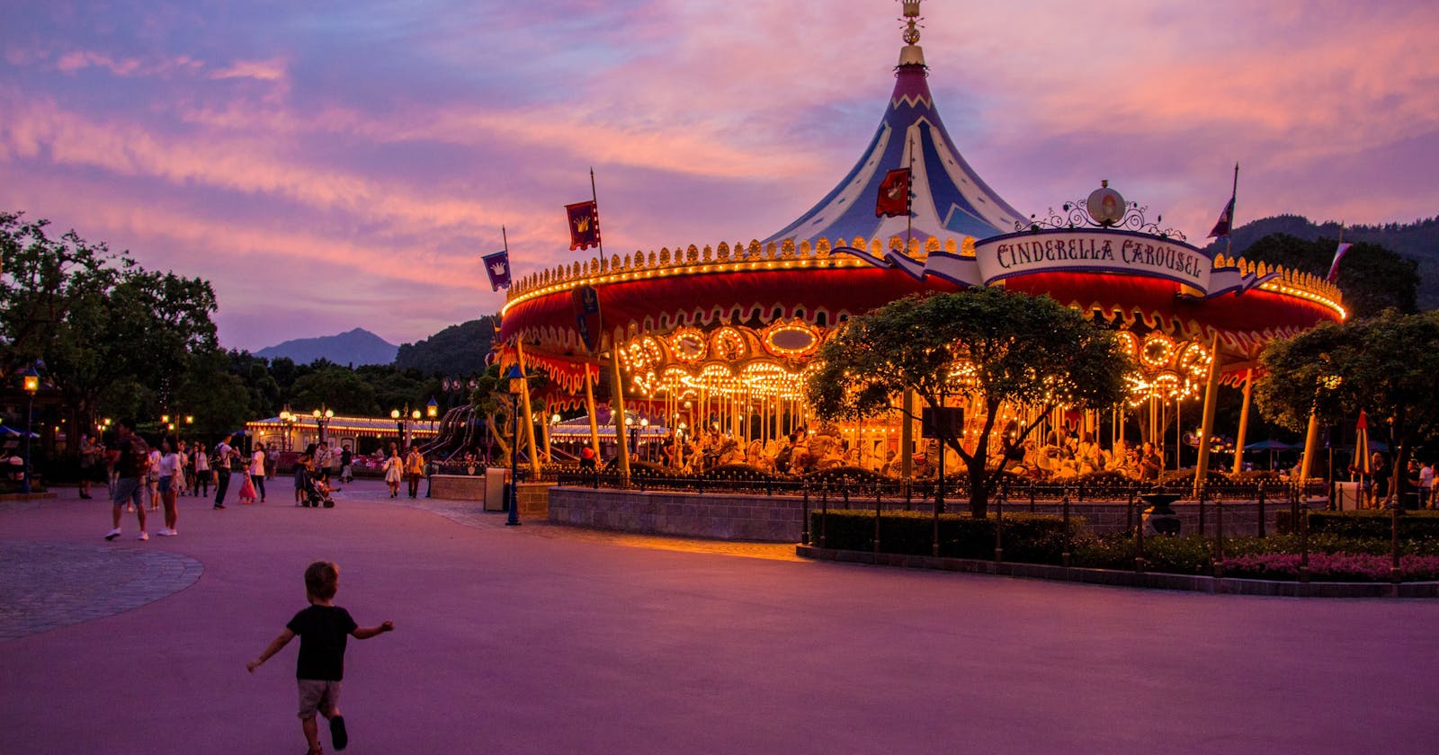 Carousel slider tutorial with HTML, CSS and JavaScript