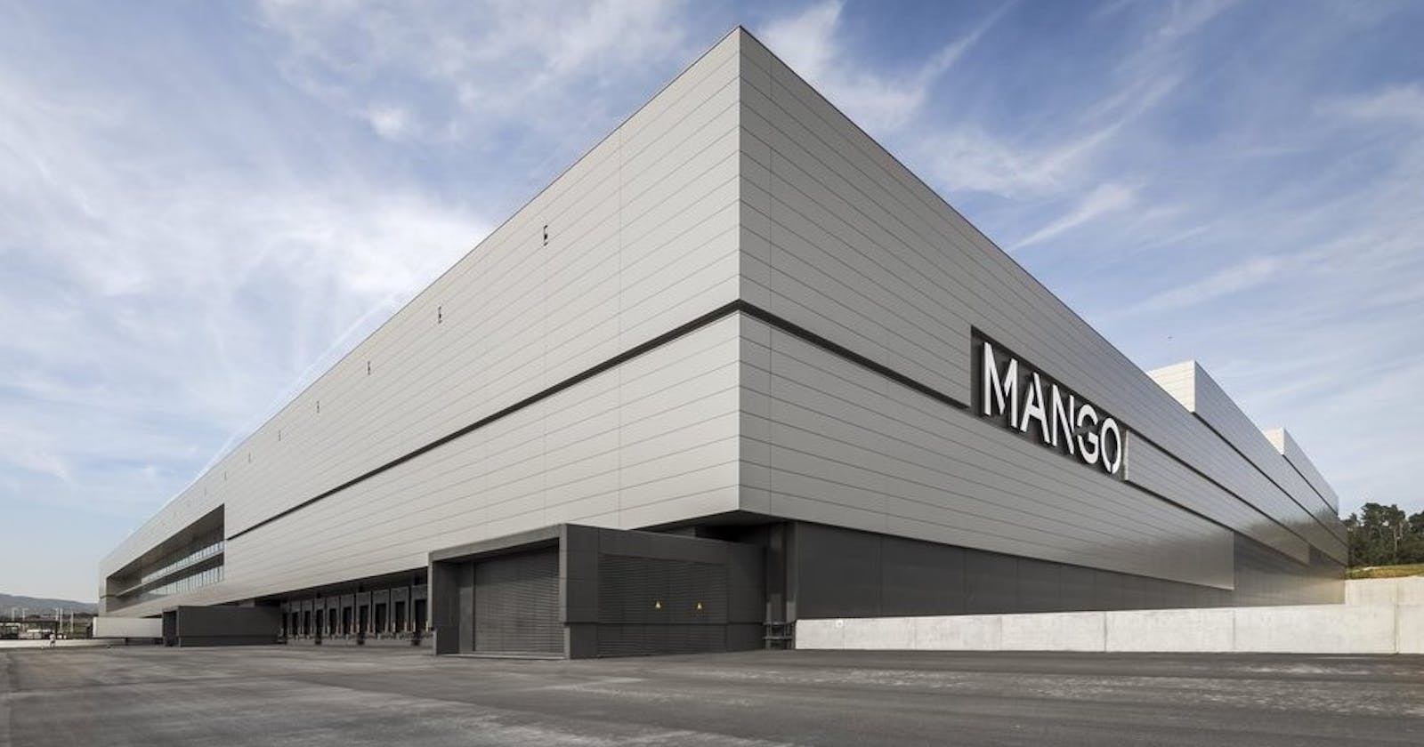 Mango invests 35 million euros to expand logistics center in Spain.