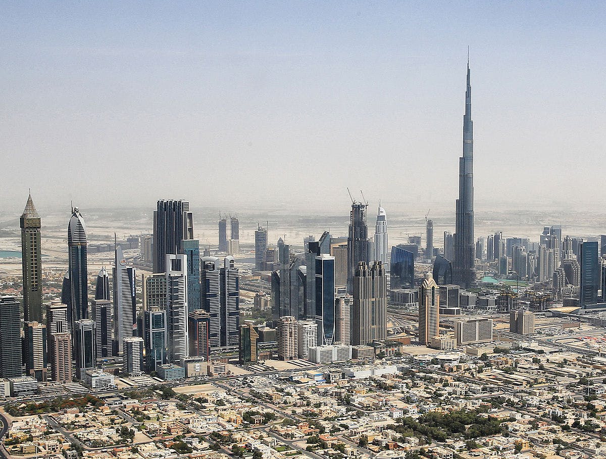 1200px-Dubai_skyline_2015_(crop).jpg