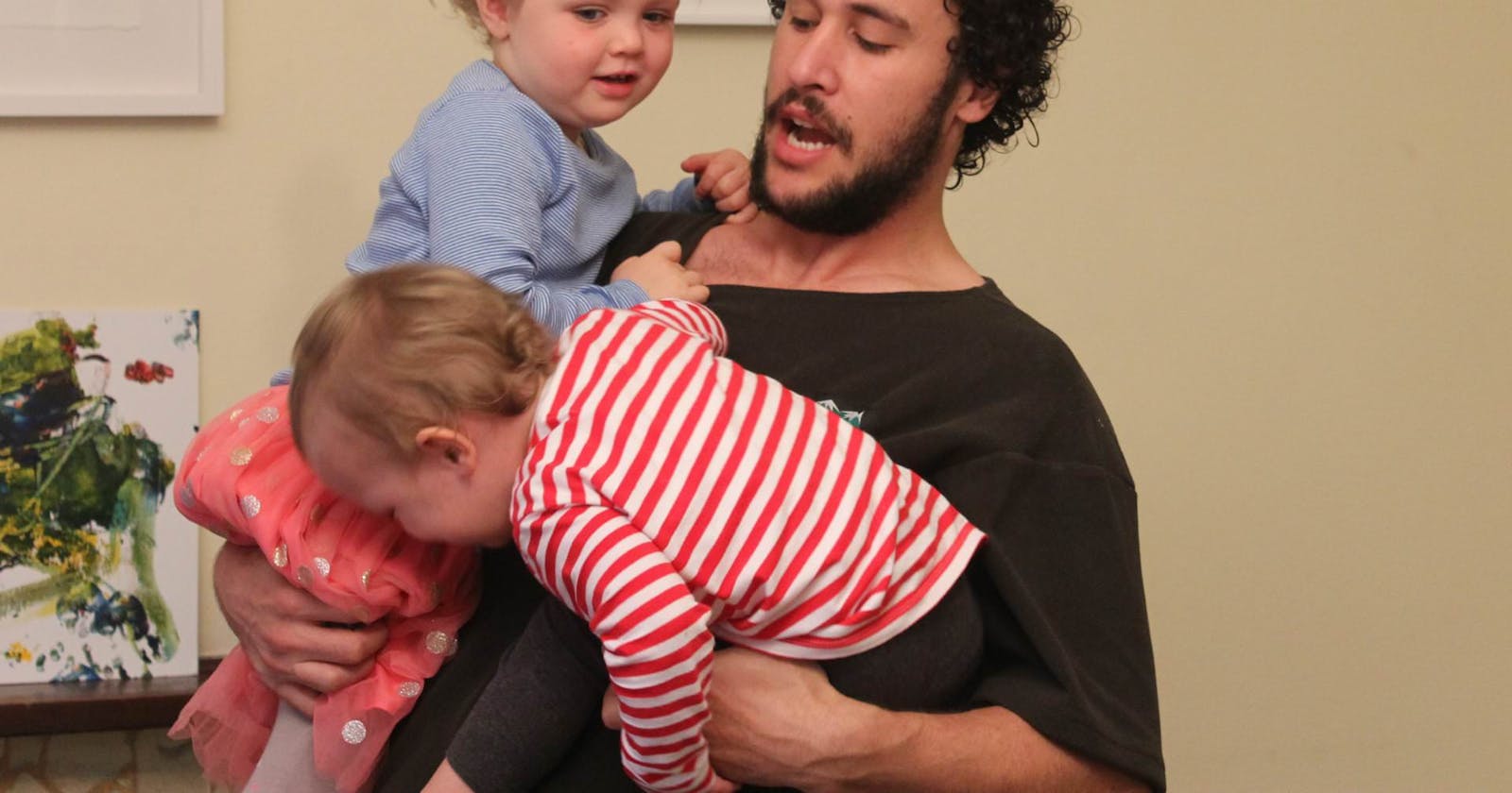 最有戏精气质的奶爸：新西兰视频网红 How To Dad 教你如何喜庆式带娃！