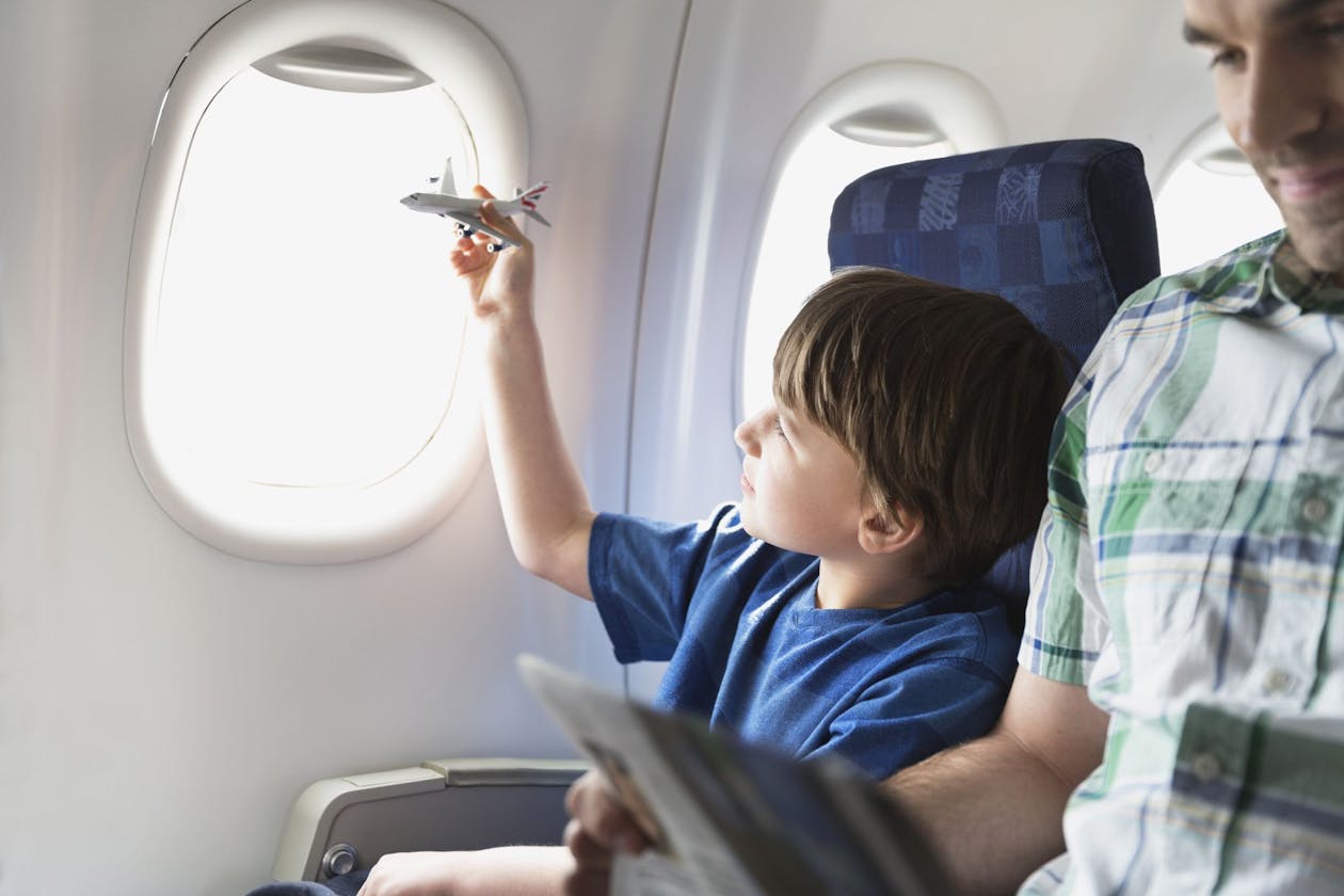 How to book a flight for unaccompanied minors  with Spirit Airline?