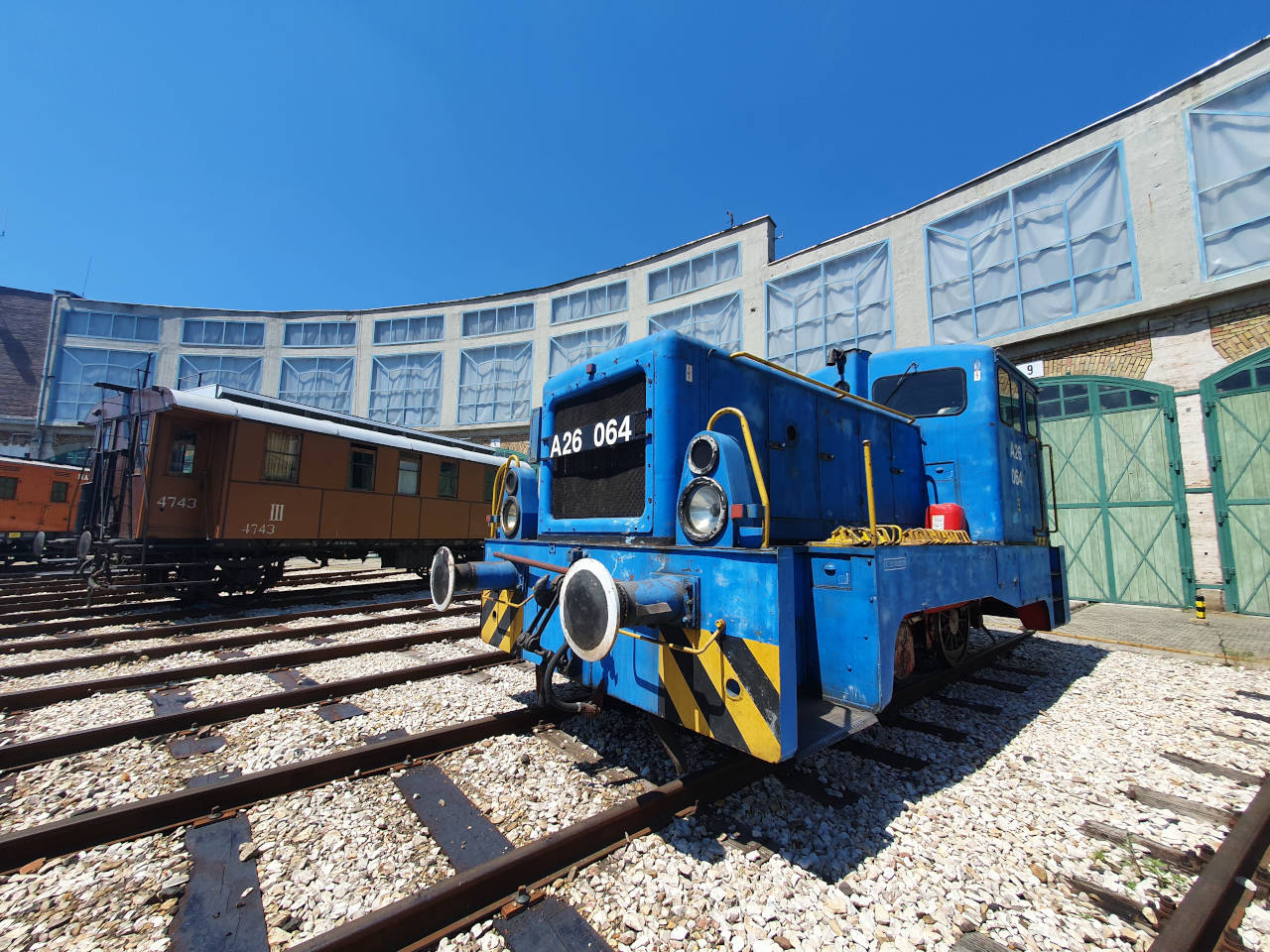 craft conf 2022 hungarian railway musem blue locomotive.jpg