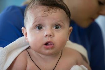 closeup-baby-s-face-with-big-eyes_186673-4104.jpg