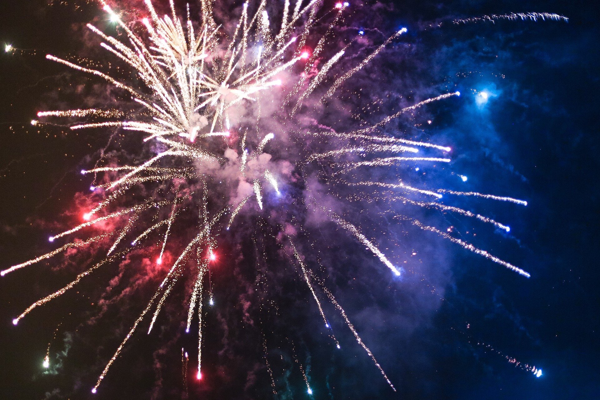 fireworks-g55ebe7713-1920.jpg