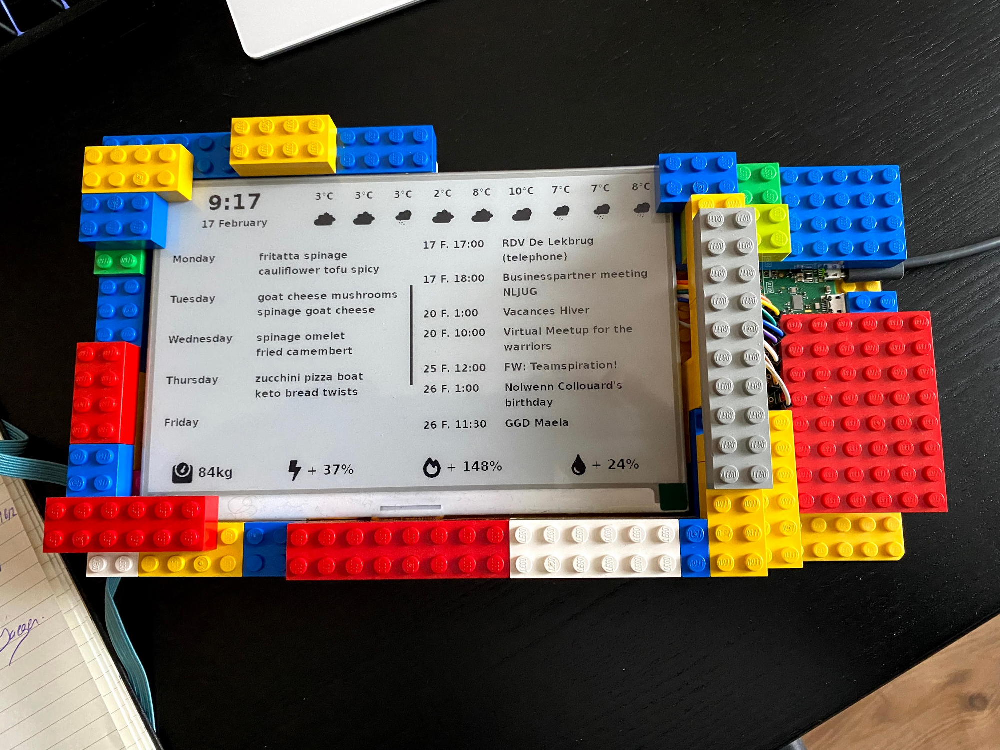 Making your own e-paper dashboard for home from scratch!