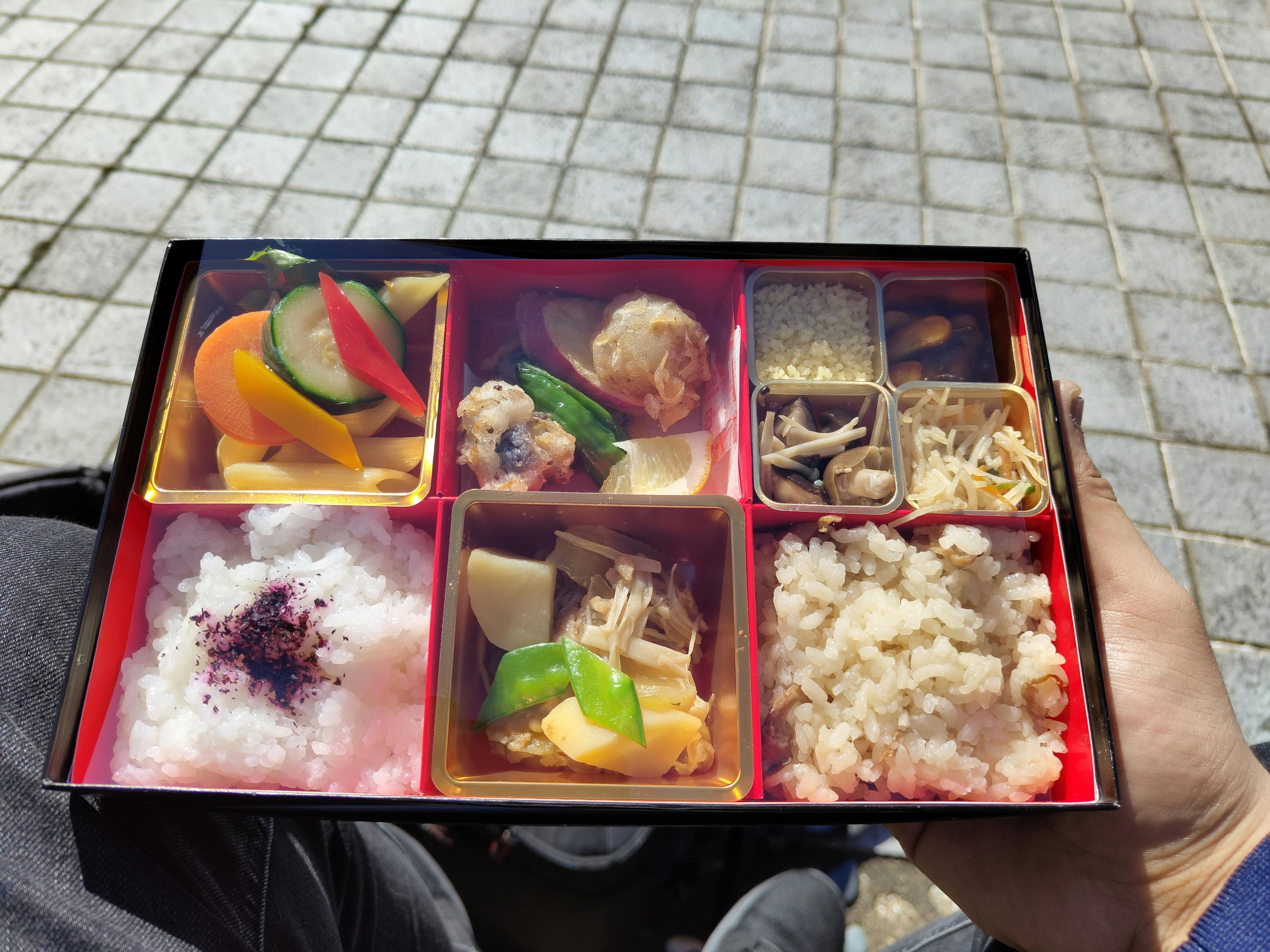 Bento box during lunch on Day 1 of ROSCon 2022