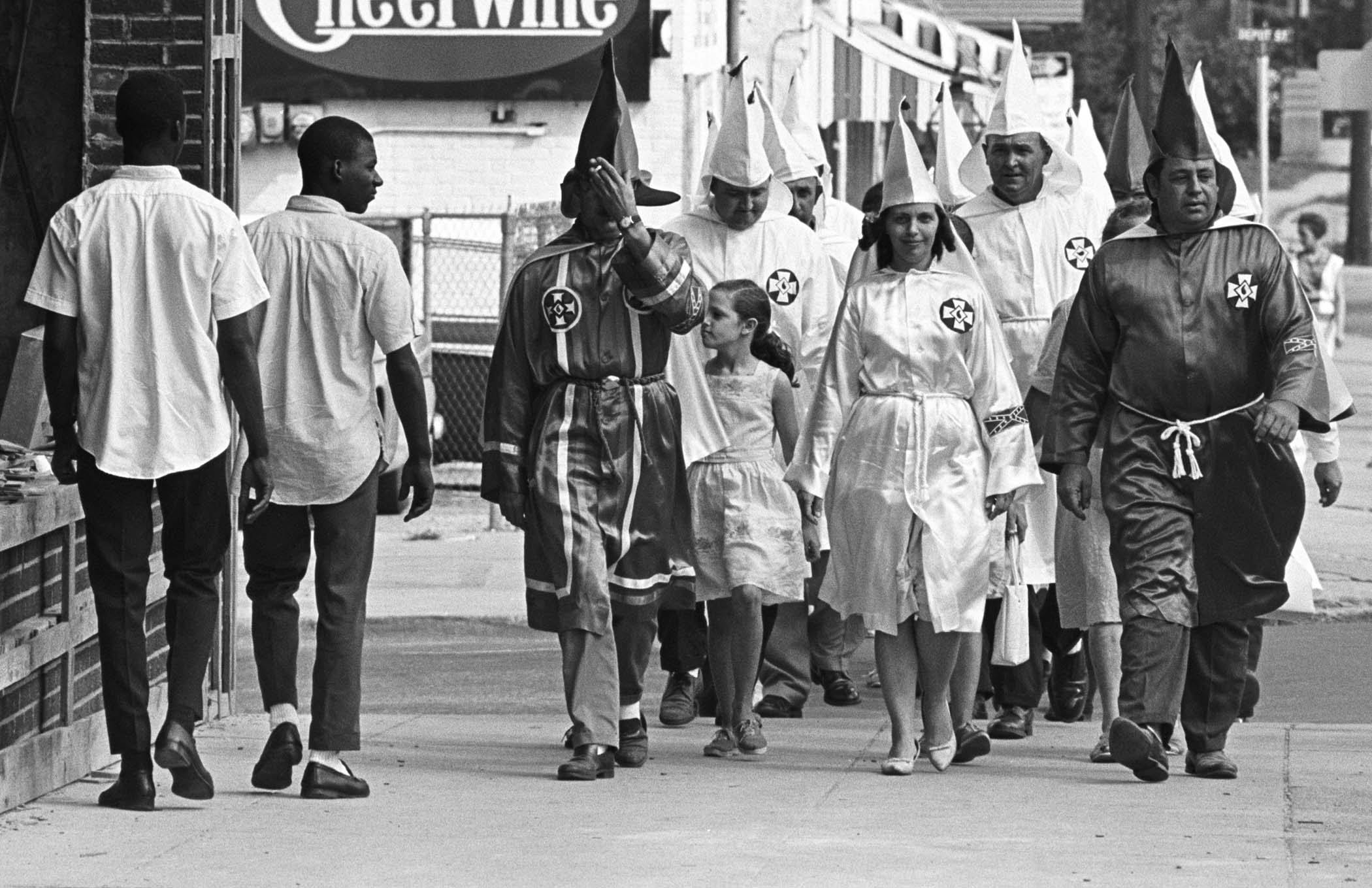 Движение чернокожих. Ку клукс клан Америка 1950 х. Линчевание негров в США 50-60. Ку-клукс-клана США 1960-Е годы.