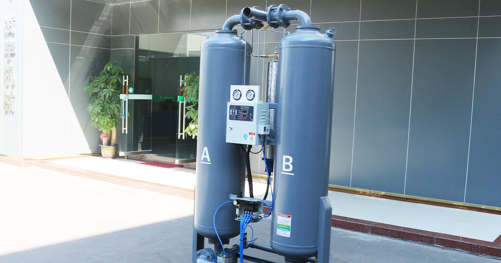 What is desiccant air dryer?