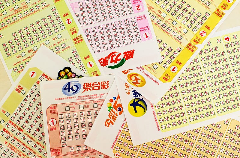 The Lottery Ticket Hypothesis: Finding Sparse, Trainable Neural Networks