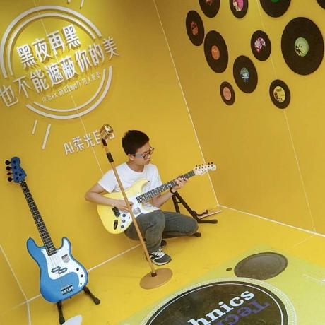Runzhi Liu