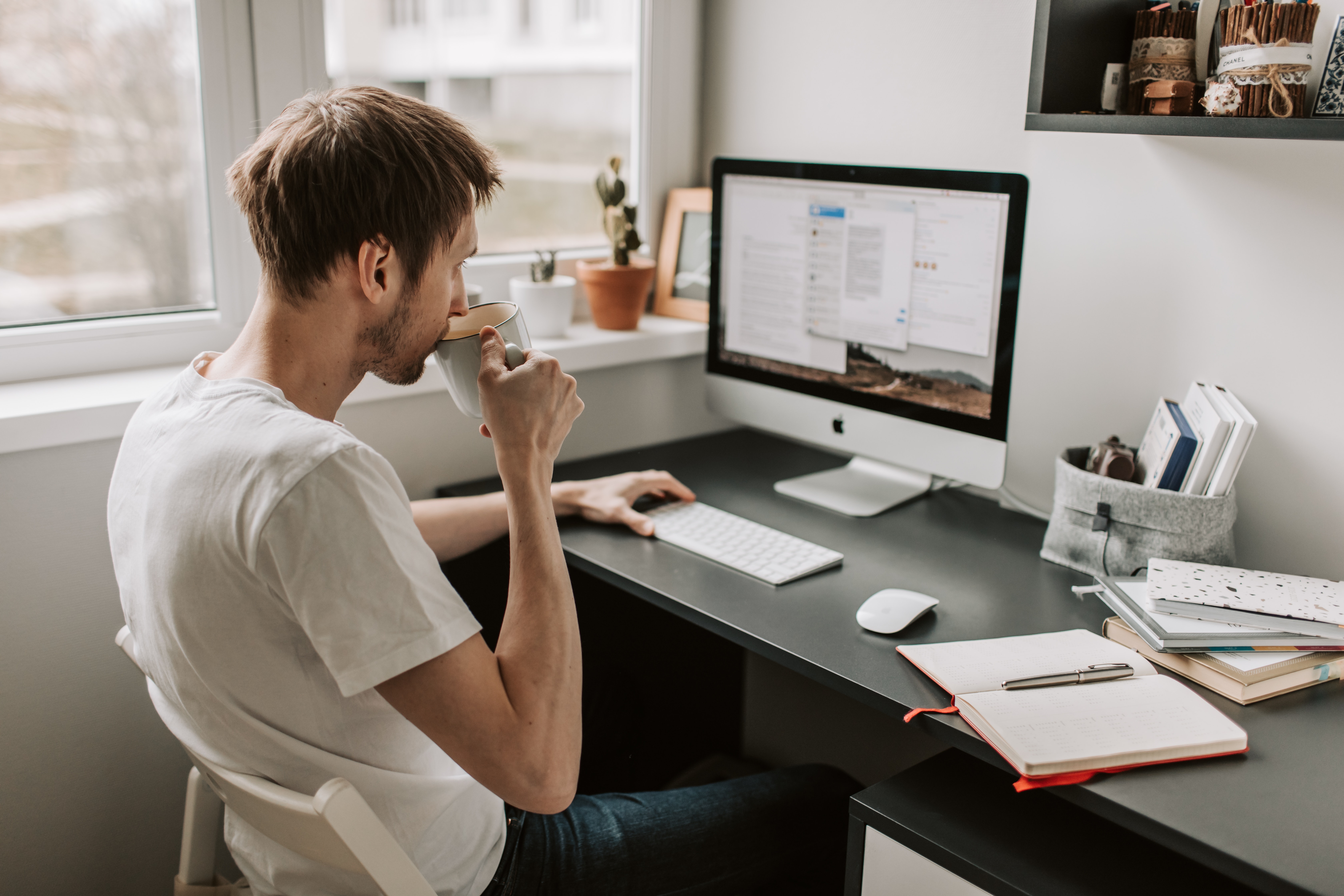 "Overcoming Browsing Frustration: Installing Outlook on macOS Catalina for Effortless Email Management"