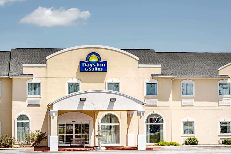 Days Inn & Suites by Wyndham Swainsboro