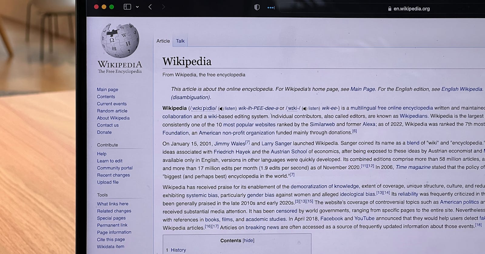 Corporate Wiki Vs Knowledge Base: Which One Do You Need?