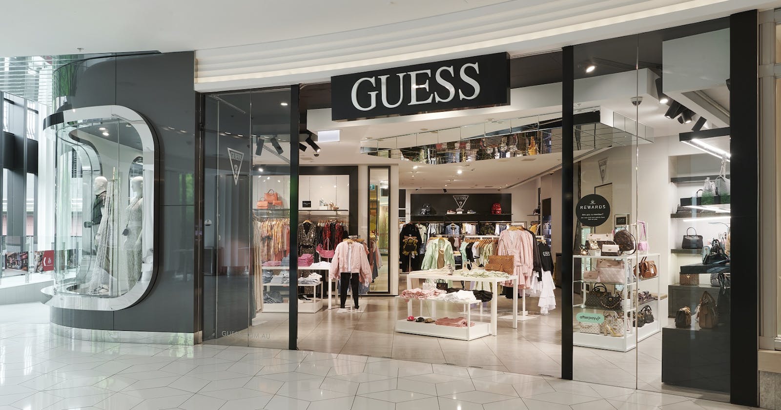 GUESS: the history of the brand and its influence on fashion 12.
