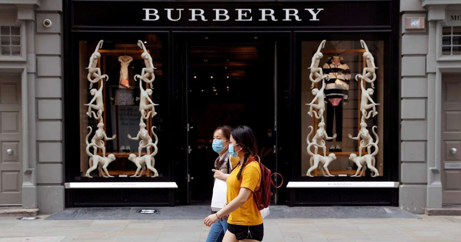 Burberry: British elegance and tradition in fashion