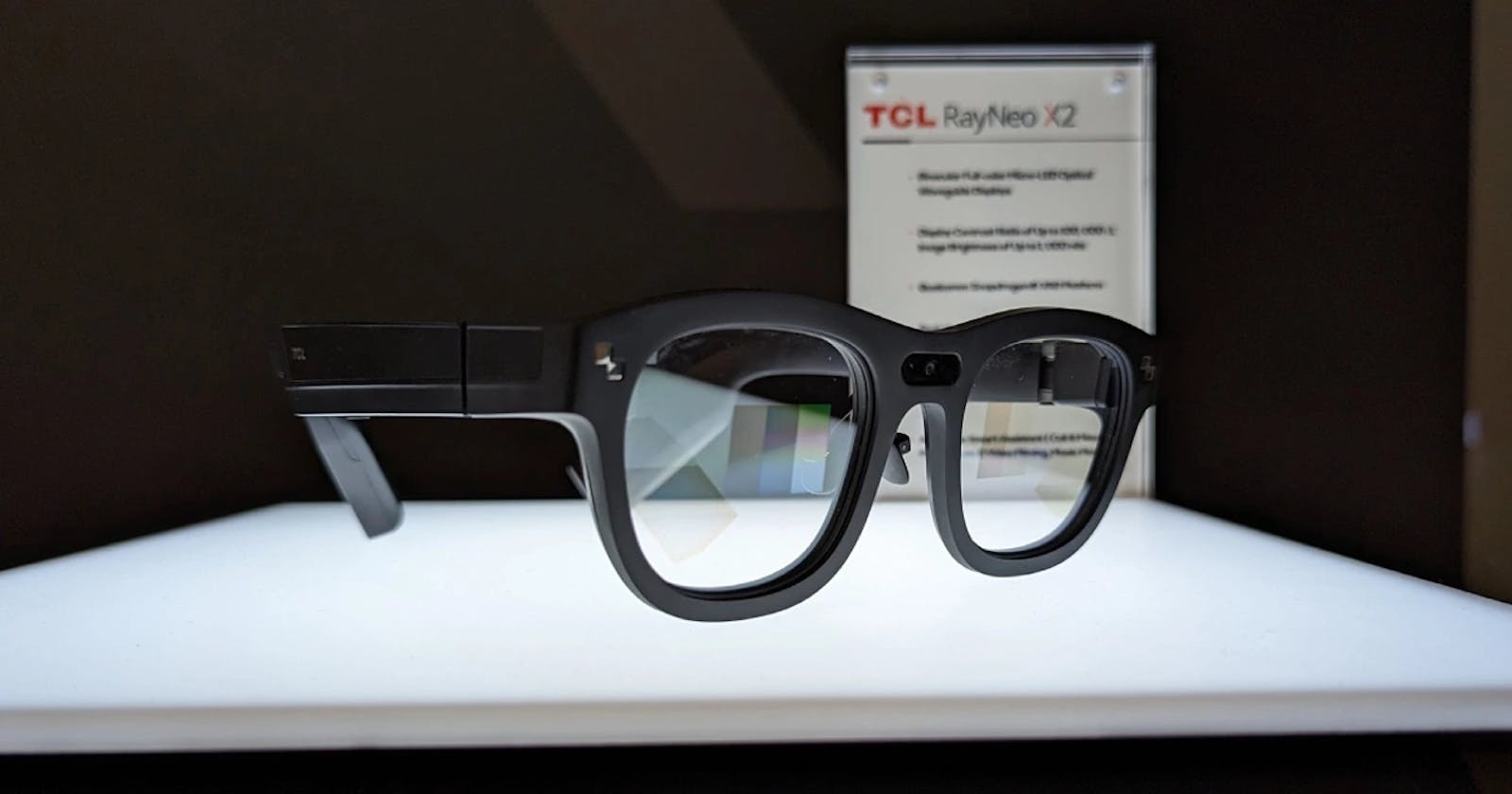 Artificial intelligence-powered smart glasses capable of instant translation introduced