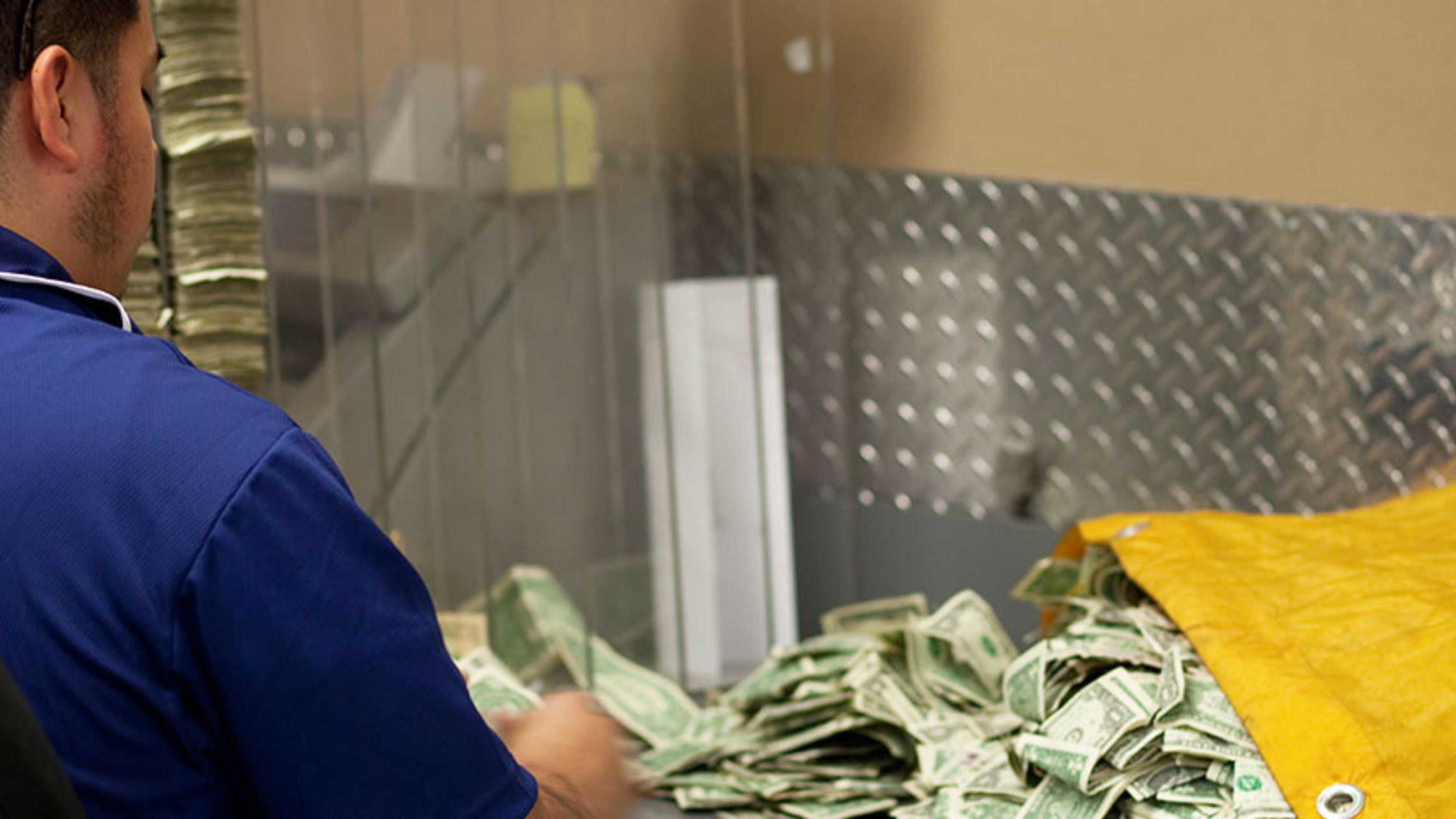 On-The-Go Finances: The Mobile Advantage Of Individual Cash Management Solutions
