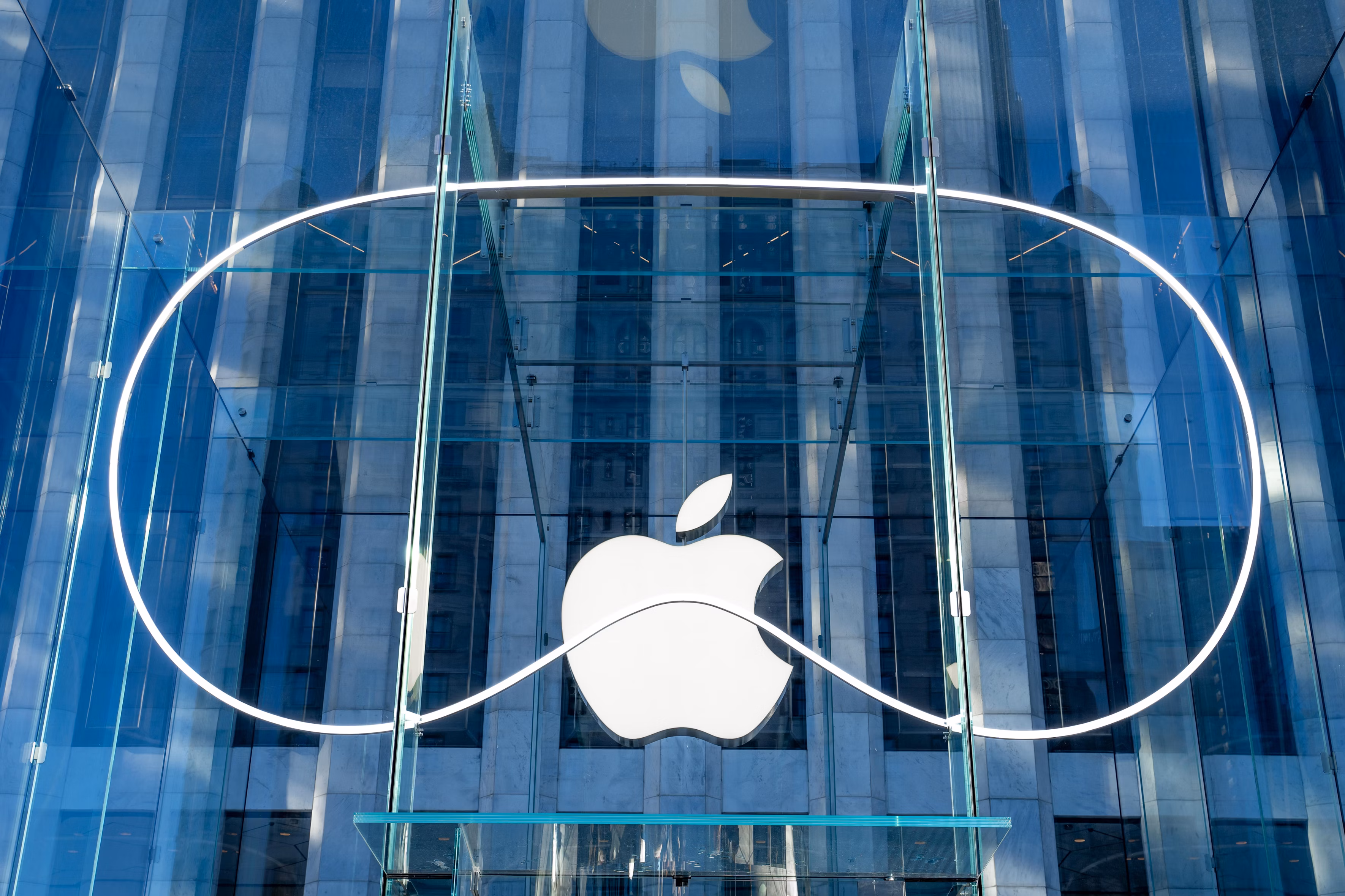Apple VisionOS: Redefining UX/UI Design 
for Modern Apps