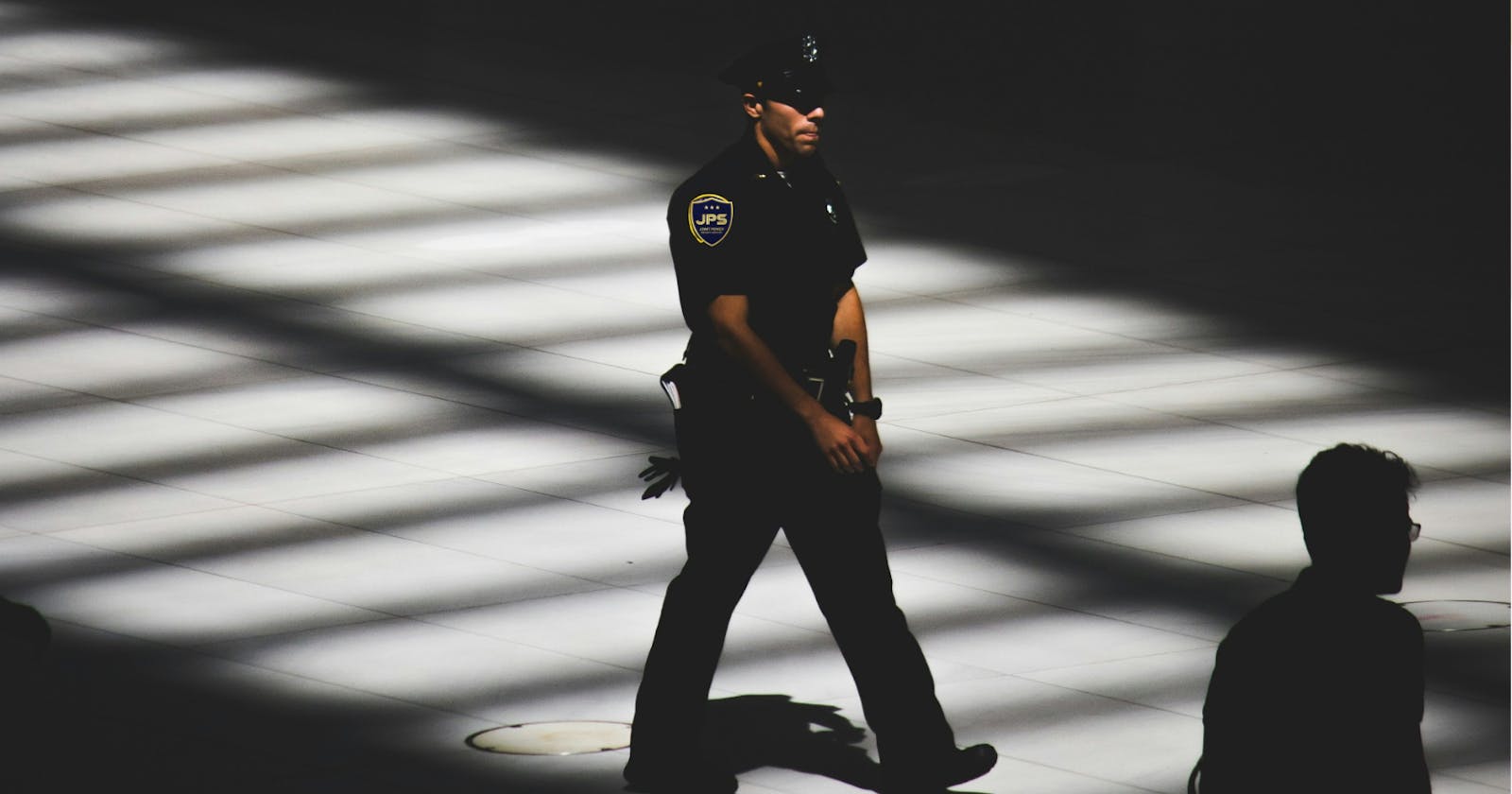 5 Reasons to Hire Security Guards for a Retail Business
