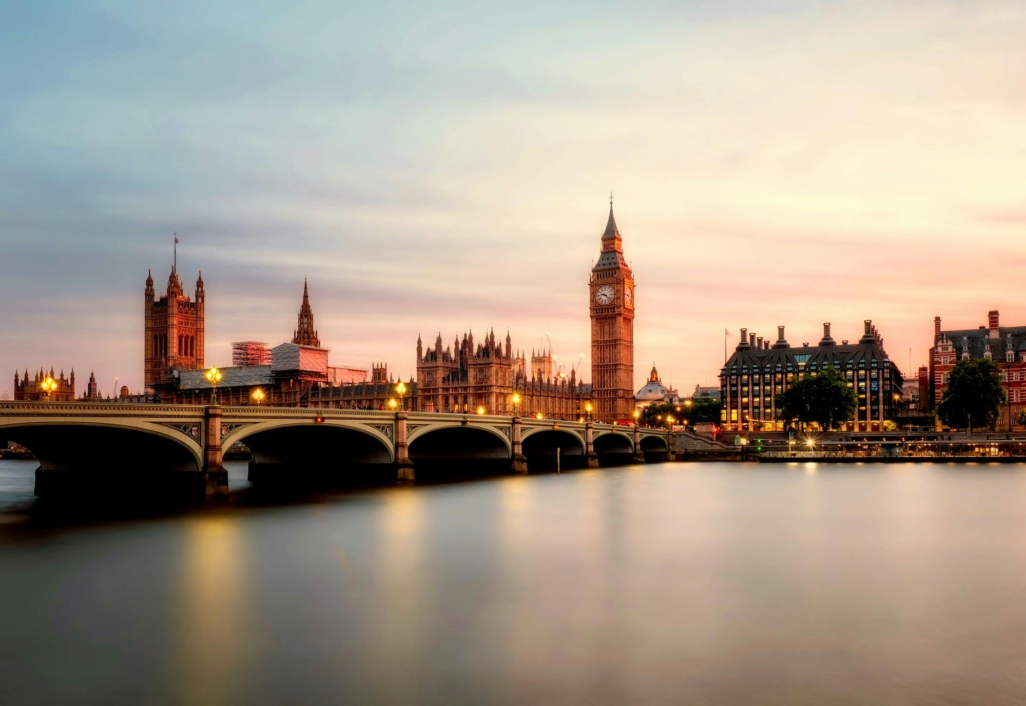 Tea & Travels: Unlocking the UK's Wonders with Cheap Flights from Ticket Planet