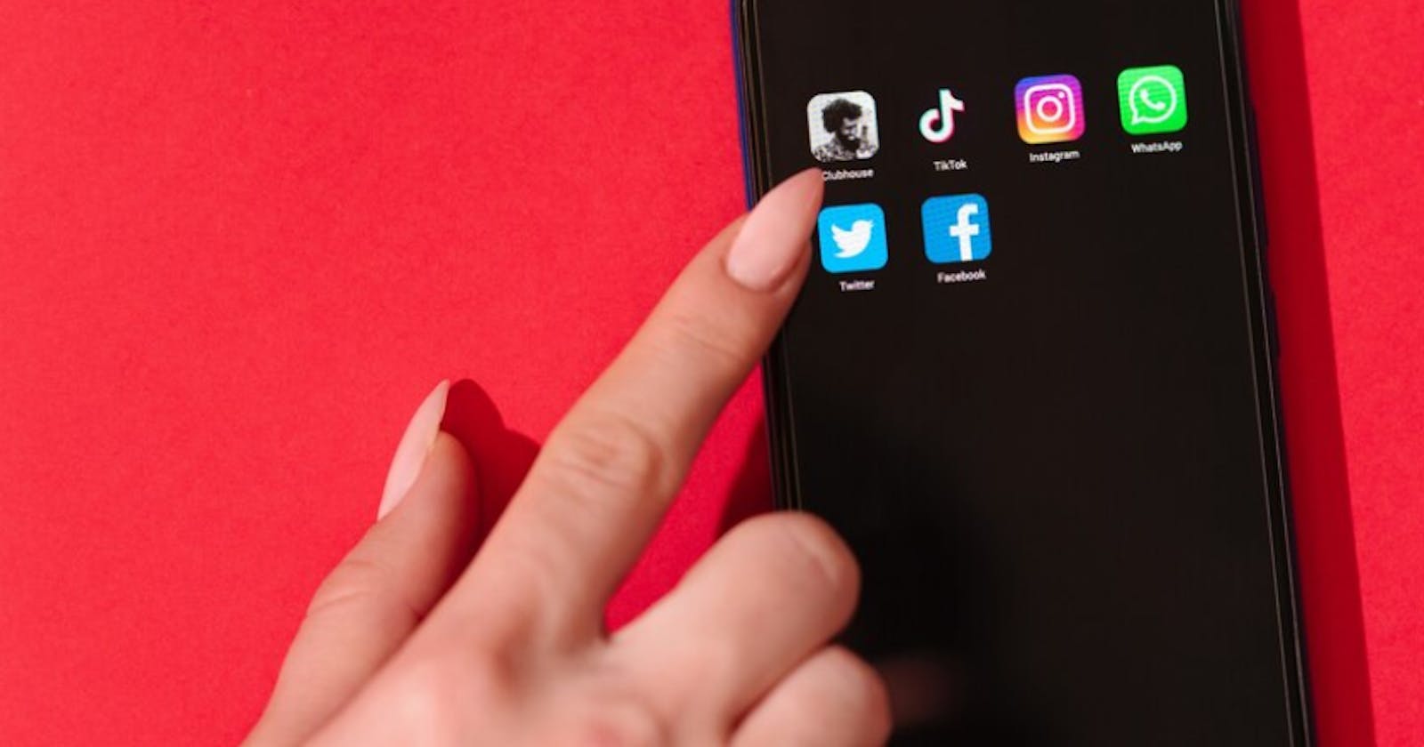 In an upcoming upgrade, Instagram and Facebook users will no longer be able to chat.