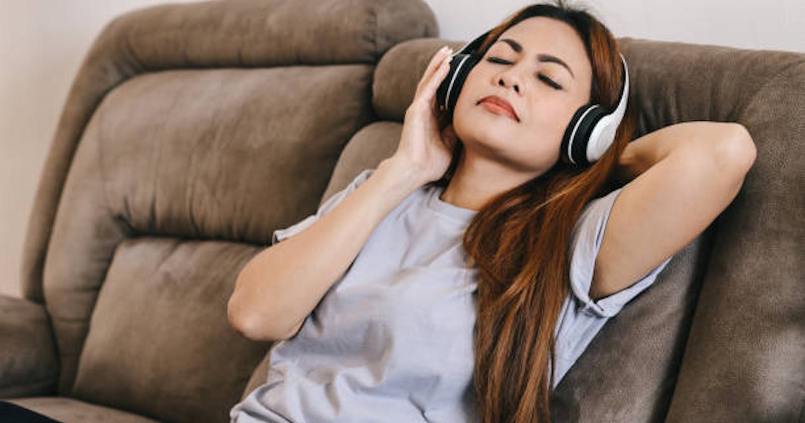 The Benefits of Listening to Sleep Meditation Podcasts for Improved Wellness