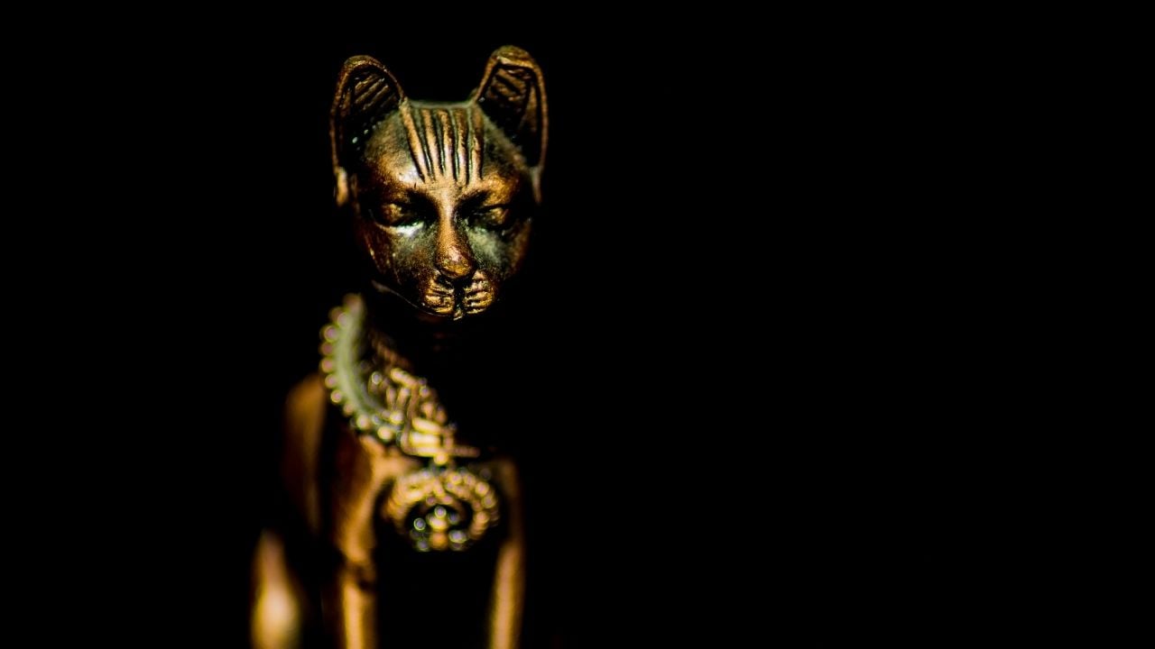 eski mısır temalı kedi heykelciği