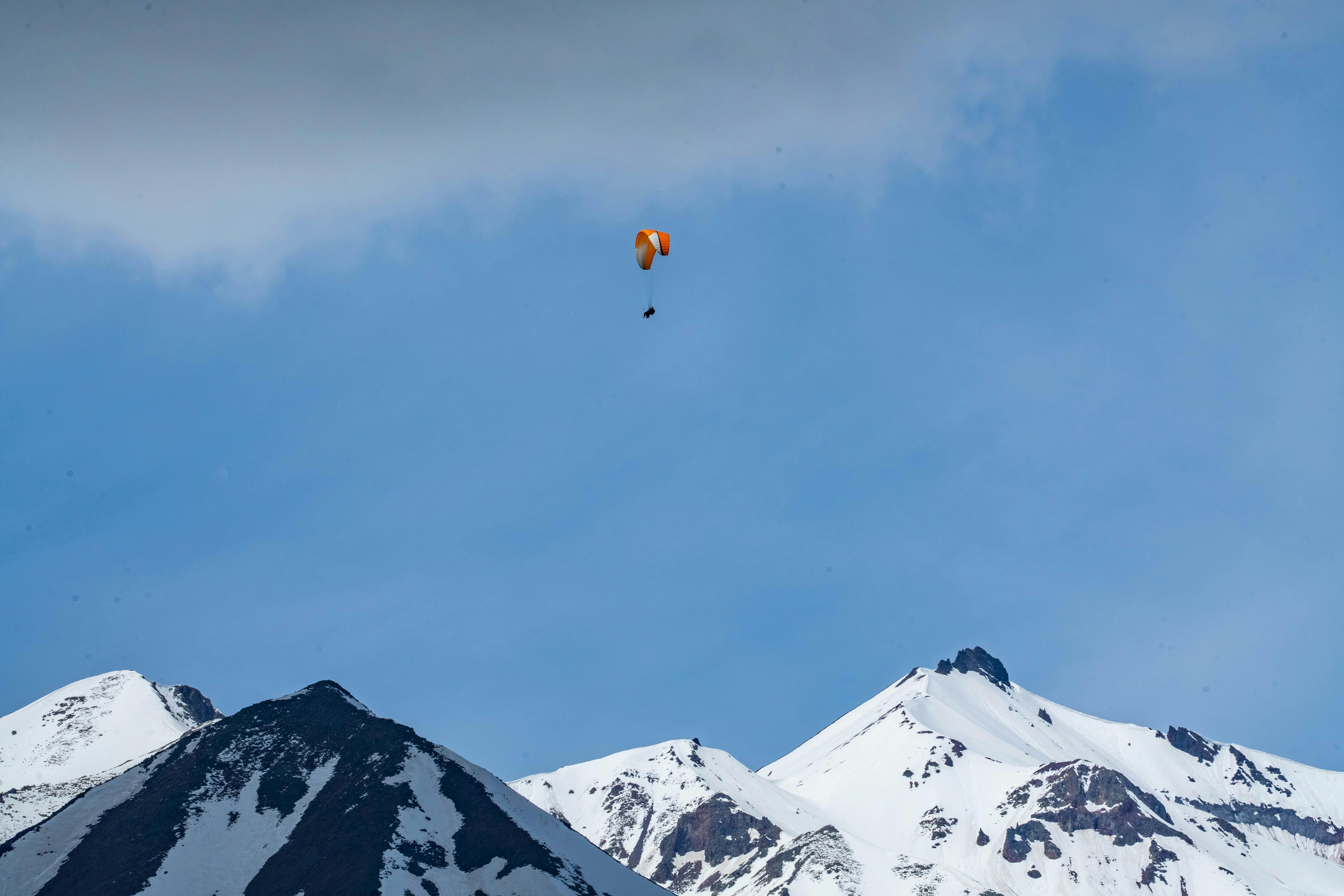 paragliders in Gudauri