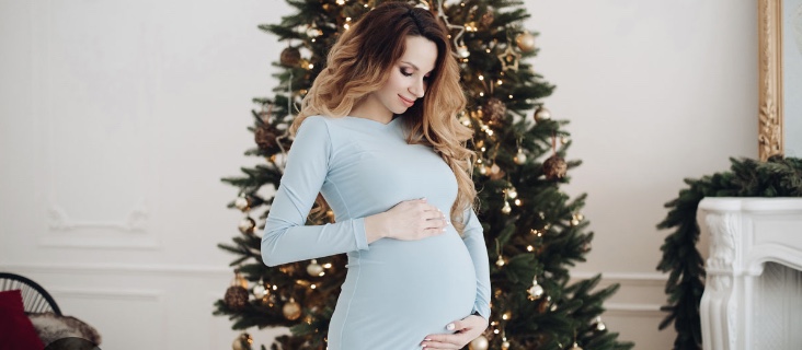Célébrez la grossesse avec des idées de femme enceinte cadeau uniques et touchantes
